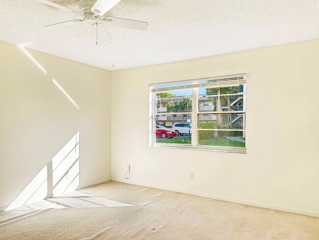 Building Photo - 6090 N Sabal Palm Blvd