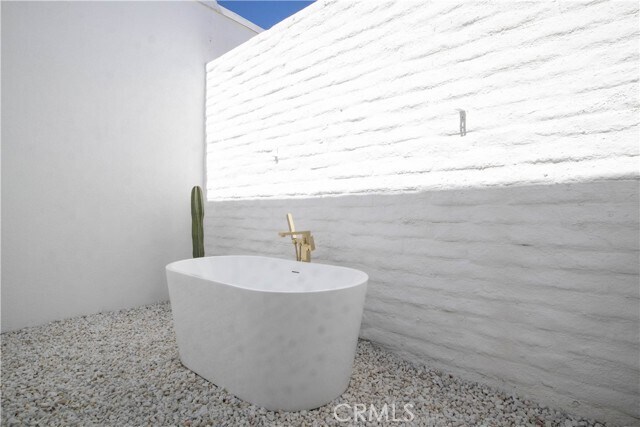 Building Photo - 46860 Amir Dr
