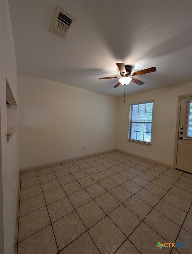 Building Photo - 1134 Misty Acres Dr