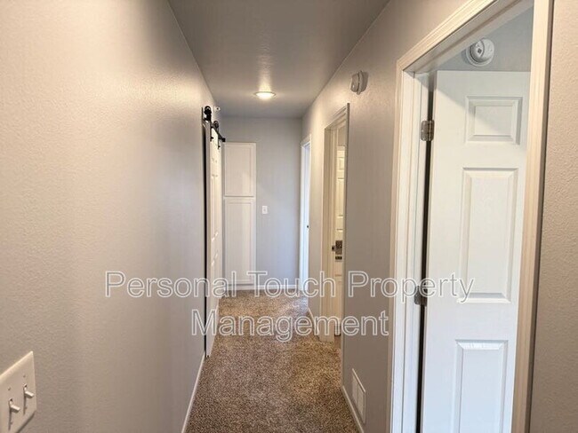 Building Photo - 808 7th Ave S