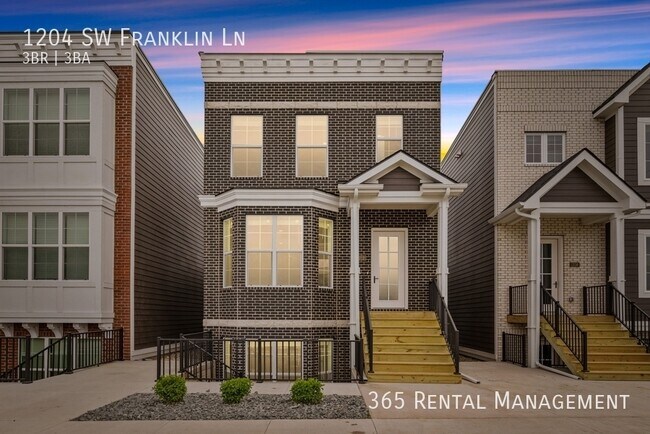 Primary Photo - 1204 SW Franklin Dr