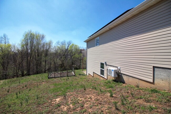 Building Photo - Available 6/16