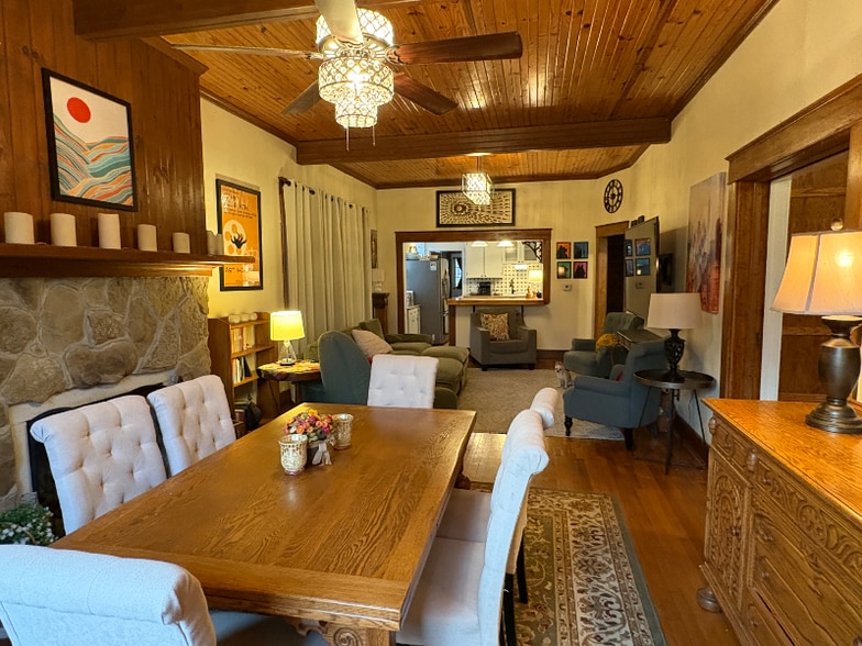 Building Photo - 940 S Cedar St