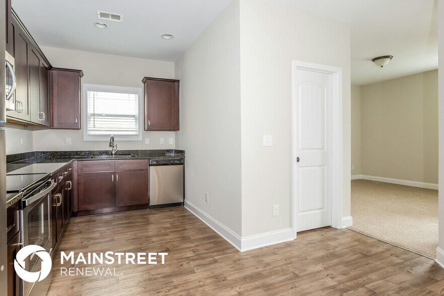 Building Photo - 1230 Catawba Way