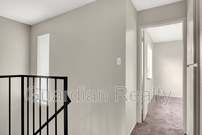 Building Photo - 2209 Tall Pine Dr