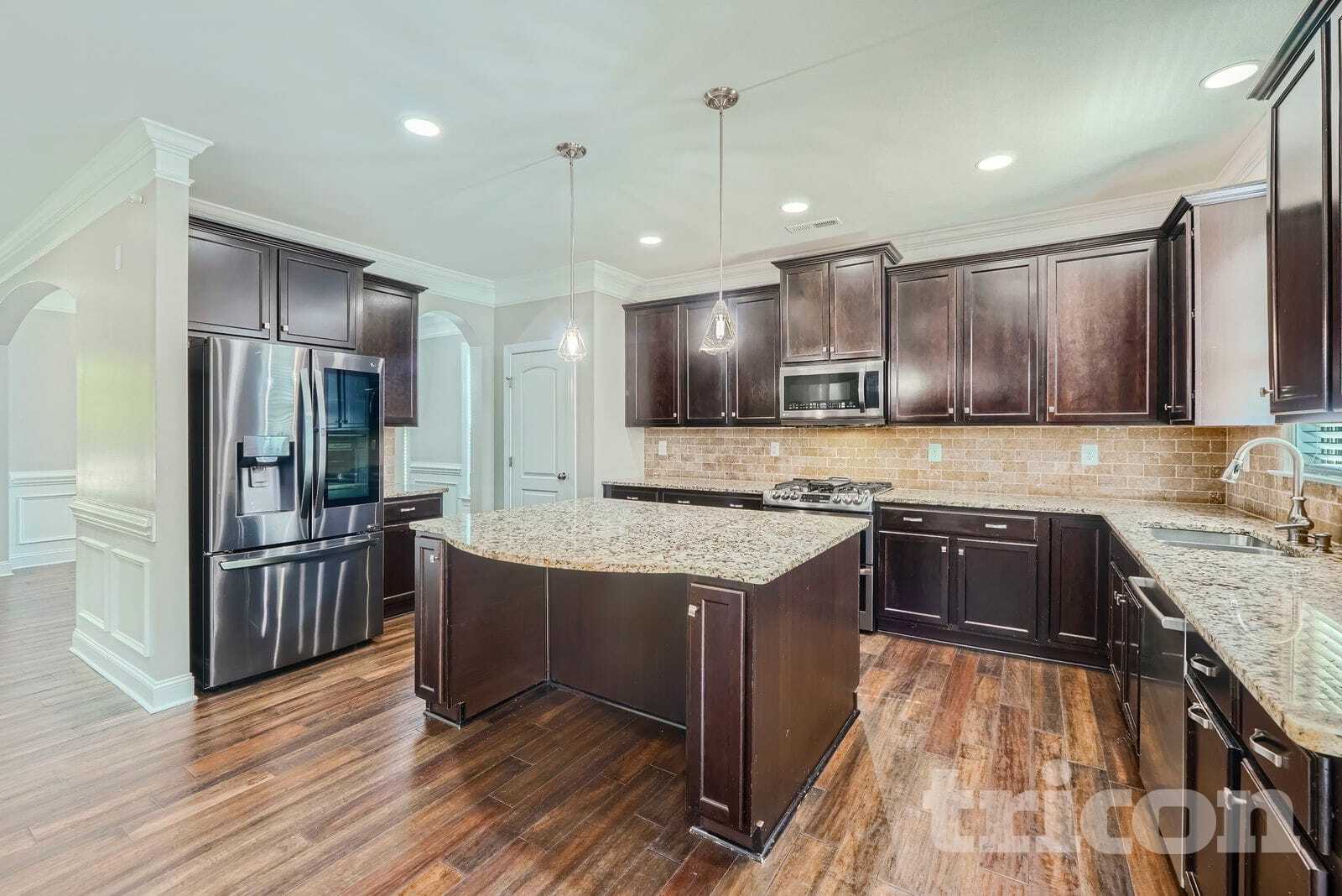 Building Photo - 6013 Hyde Park Drive