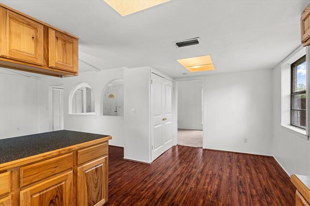 Building Photo - 2804 Royal Oaks Dr