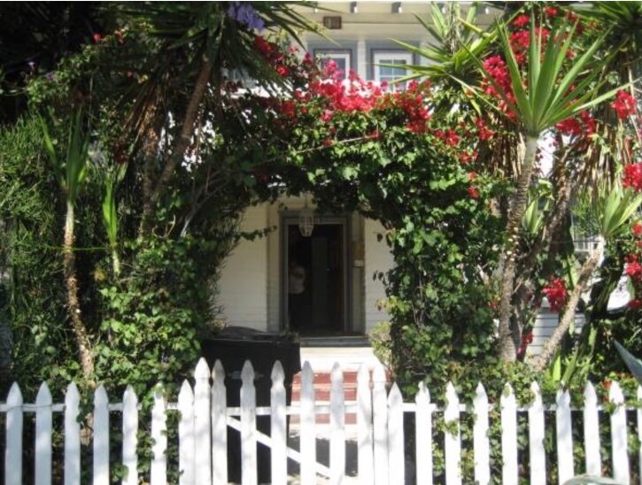 Front of Building - 915 25th St