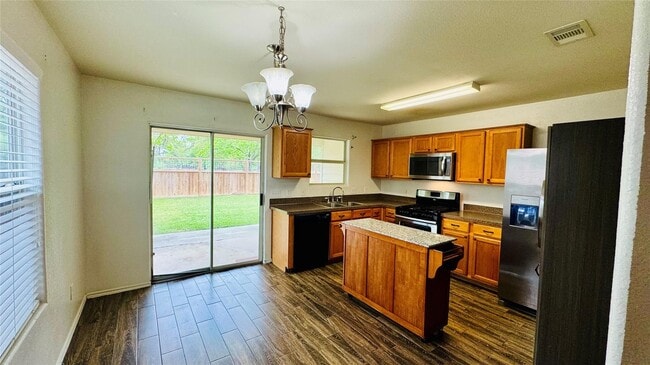 Building Photo - 4007 Hunter's Ridge Dr