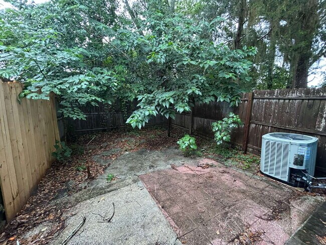 Building Photo - Spacious 2 bedroom townhouse with an additional loft located near TCC!