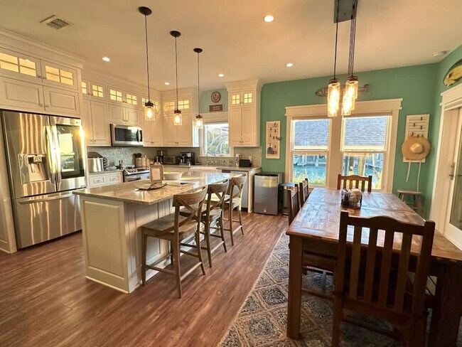 Building Photo - 1113 Pompano Ave