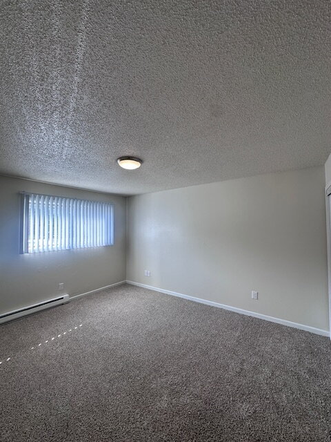 Building Photo - Charming Downstairs 2-Bed Oasis with Full Bath on SE Division - 836 Sq. Ft. of Portland Comfort!