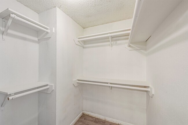 Building Photo - 6315 Cattails Ln