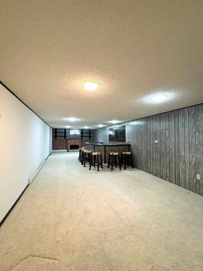 Building Photo - 4 Bedroom - 2 Bath Ranch Style Home with 2...