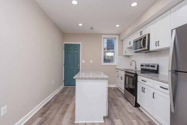 Building Photo - Newly Renovated 2 Bedroom Rowhome