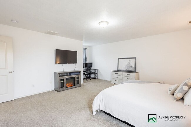 Building Photo - 3 Bed 2.5 Bath Home