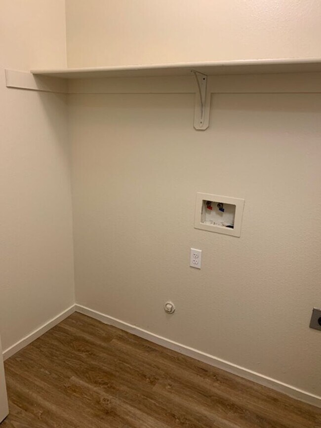 Building Photo - 2 Bed/2 Bath