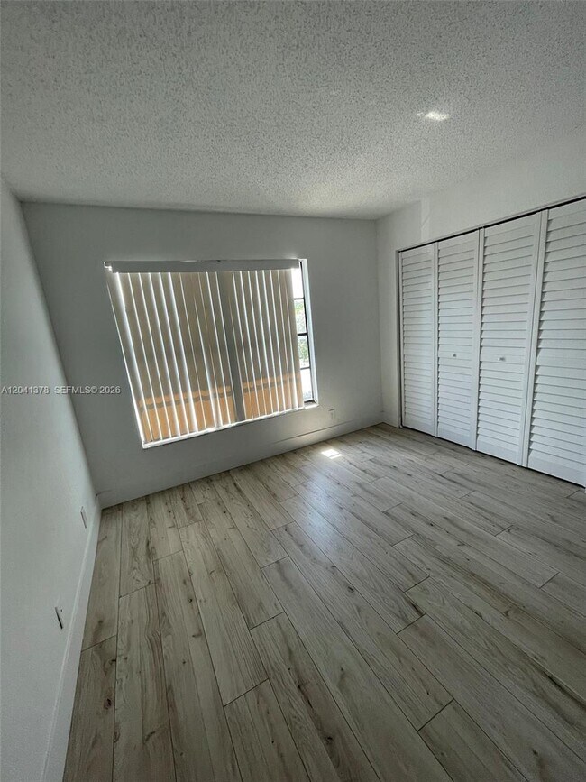 Building Photo - 2580 Coral Springs Dr