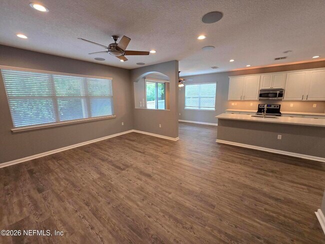 Building Photo - 180 Thornloe Dr