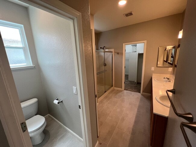 Building Photo - Three Bedroom Two Bath Stanford Ranch Home