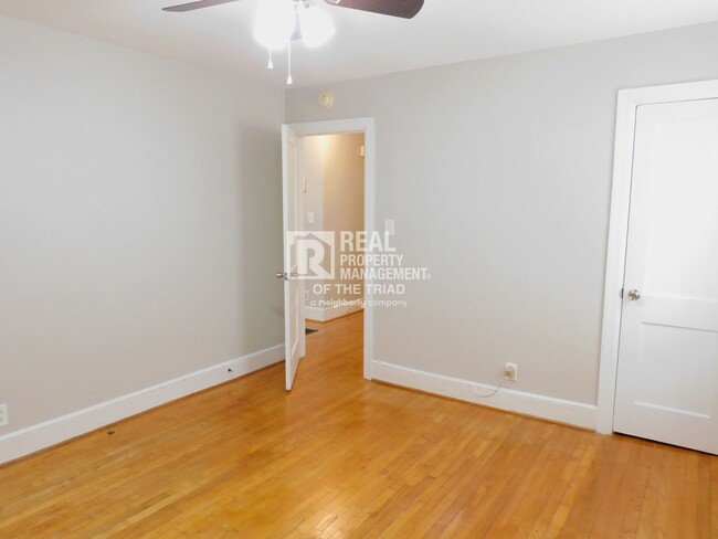 Building Photo - Adorable 2 BR/1 BA Home w/ Fenced Yard