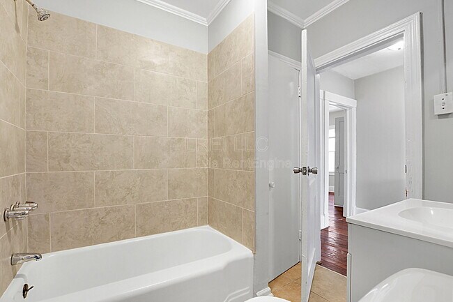 Building Photo - 627 S 38th St