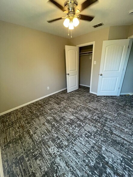 Building Photo - Room in Duplex on Arbor Ave