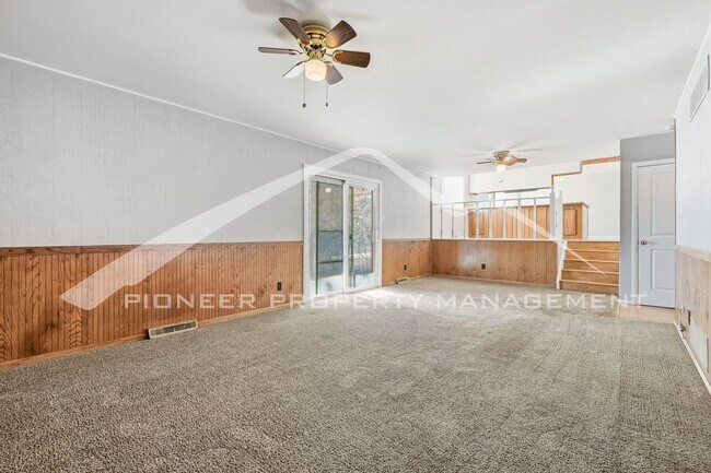 Building Photo - Spacious Home with 2 Car Garage and Fenced in Backyard!