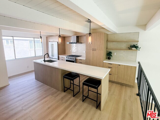 Building Photo - 6639 Green Valley Cir