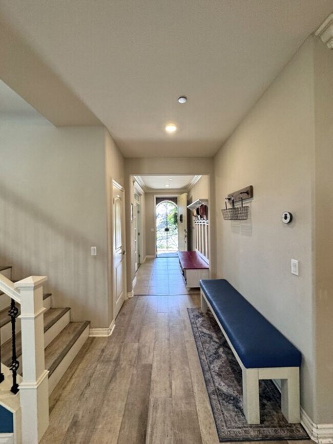 Building Photo - Stunning 5 Bedroom + Office Home with Priv...