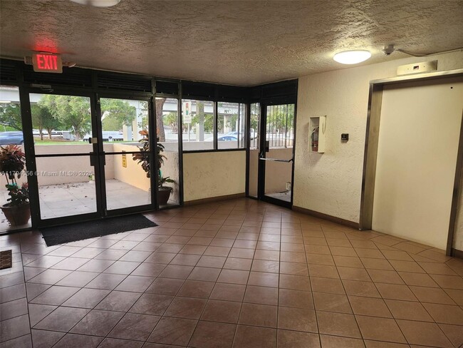 Building Photo - 5201 Orduna Dr