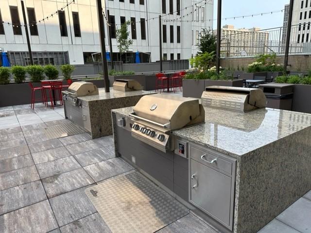 Outdoor common space - 121 Washington Ave S
