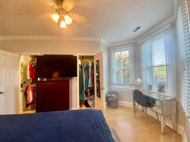 Building Photo - SPACIOUS 3 BED BROWNSTONE with PARKING, YARD and 2 DECKS!