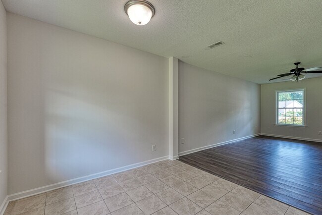 Building Photo - 567 Seays Crest Dr