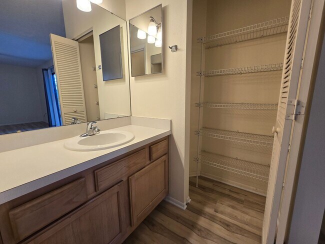 Building Photo - Cozy 2 bed/ 2 bath Villa in Beekman Lakes ...