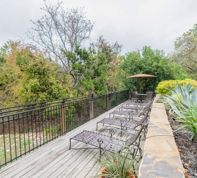 Building Photo - 11028 Jollyville Rd