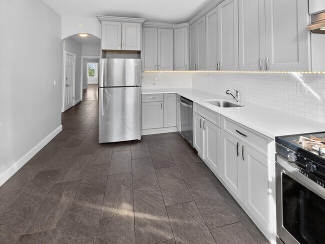 Building Photo - 86 W 45th St