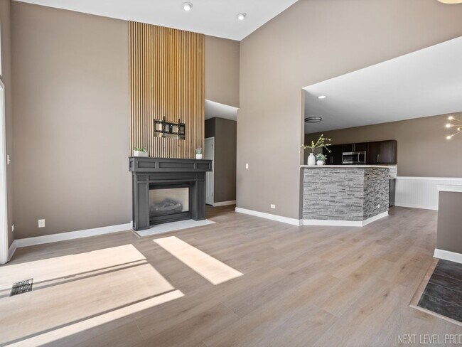 Building Photo - 819 Asbury Dr