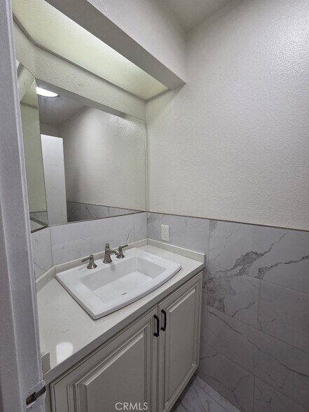 Building Photo - 9 Rock Cliff Pl