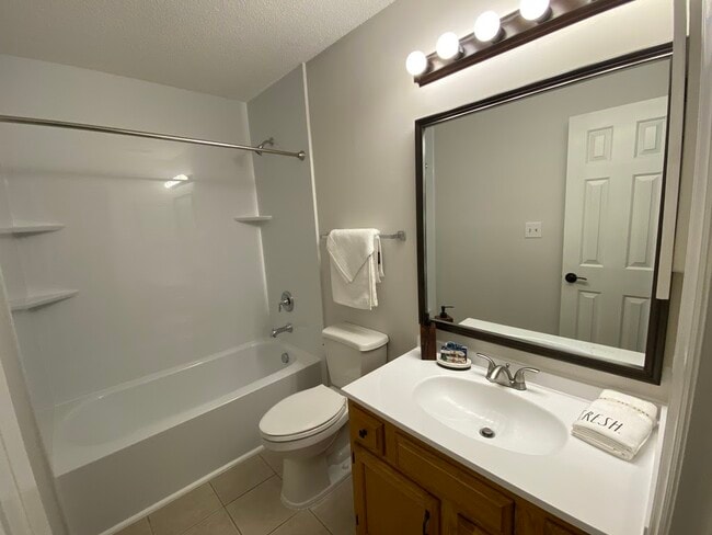 Building Photo - 118 W Skyhawk Dr