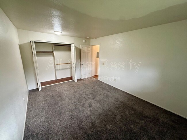 Building Photo - 211 McCarrey St
