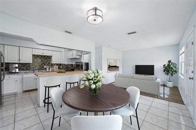 Building Photo - 7715 Deleuil Ave