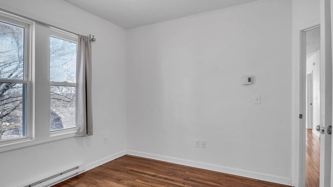 Building Photo - 1442 Main St