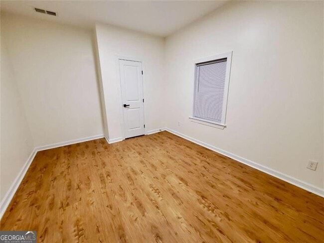 Building Photo - 1834 Walker St