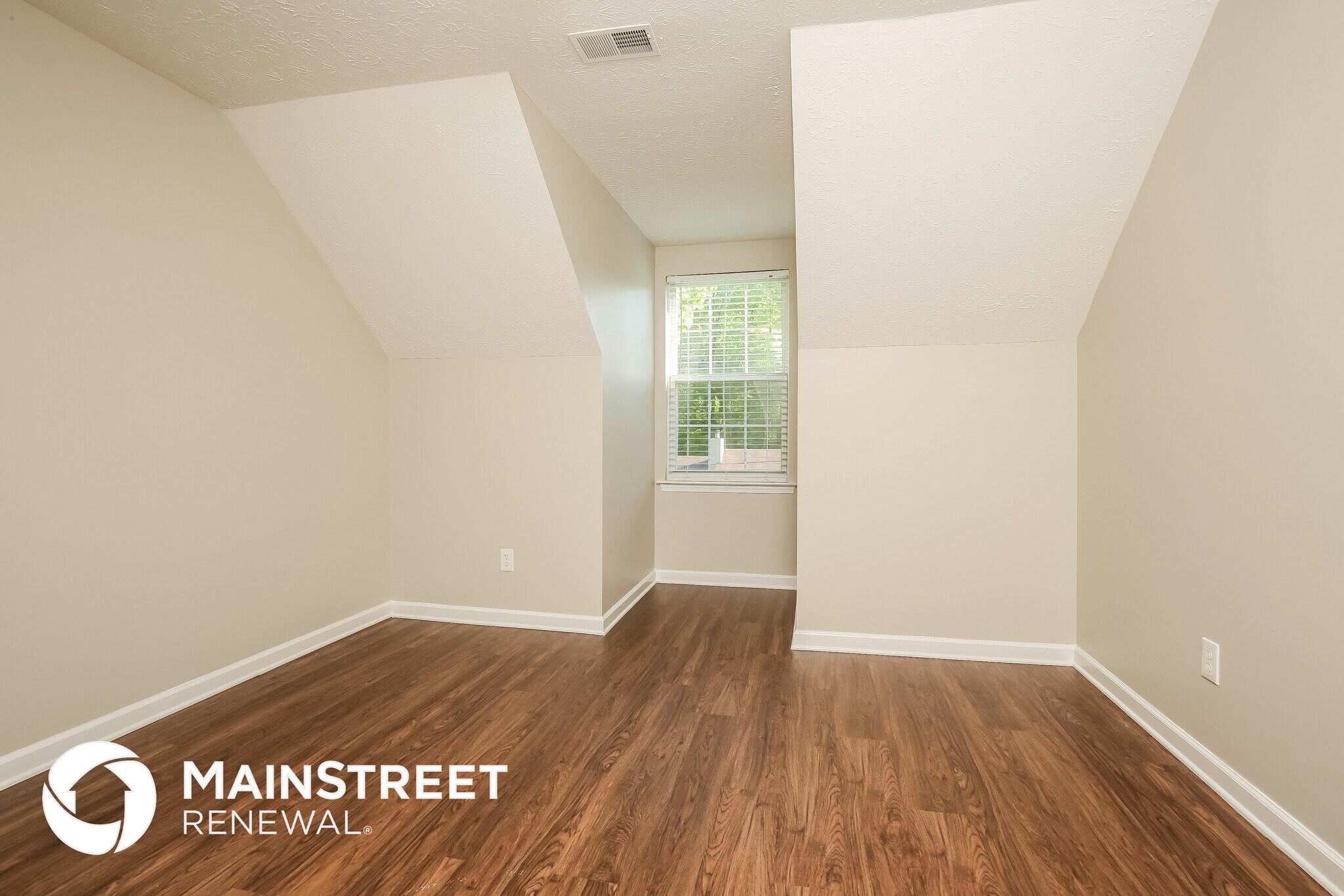 Building Photo - 142 Cartwright Pkwy