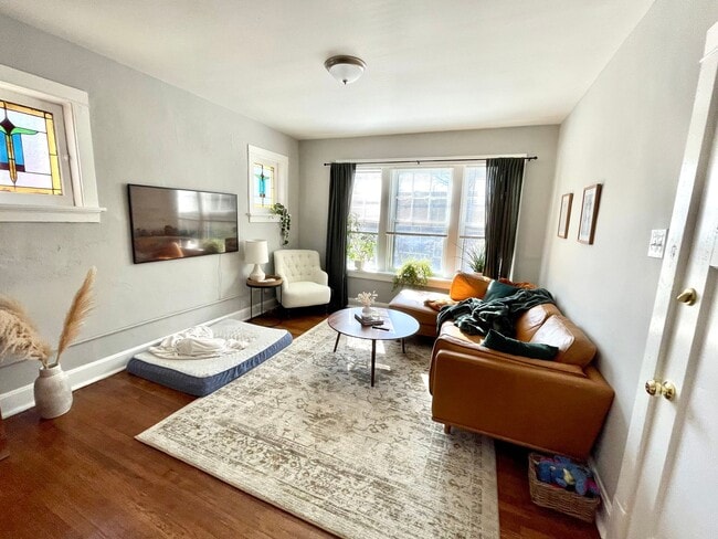 Building Photo - 4535 Flad Ave