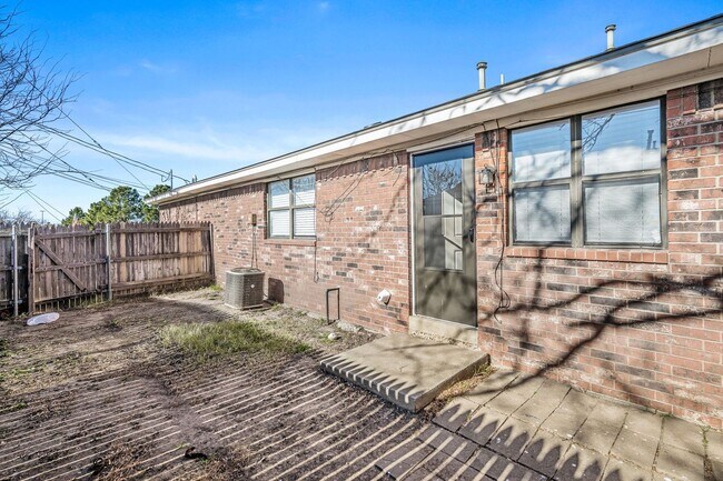 Building Photo - 4200 S Austin St