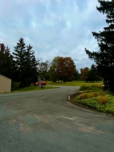 Building Photo - 1049 Danby Rd