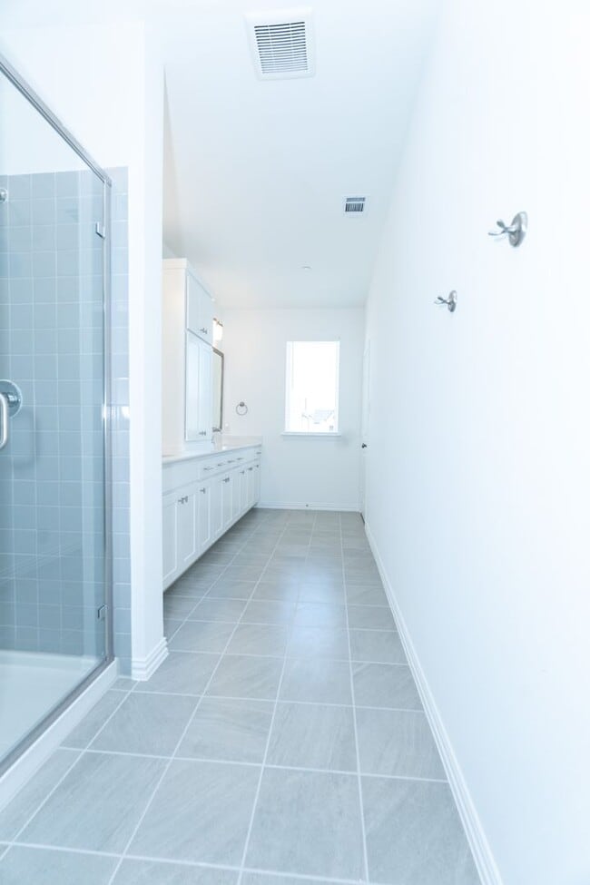 Building Photo - 9508 Espalier St