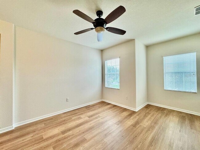 Building Photo - 9614 Oak Glade Ave